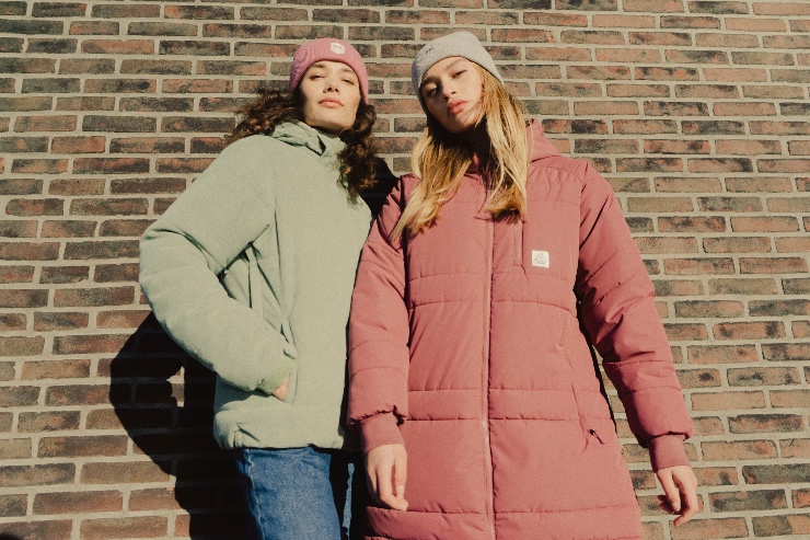 De zomer is al even officieel voorbij en dat is ook wel aan het weer te merken. Het is al een stuk kouder, het regent vaker en voor de winter zijn er ook al diverse voorspellingen. Tijd dus voor wat Protest Sportswear fall/winter 2021 inspiratie. Het is weer tijd voor een warme dames sweater of een heren hoodie. Wie weet ga je dit jaar nog op wintersport? Dan kan je natuurlijk ook wel fijne warme winterkleding gebruiken. En het leuke is dat ik ook nog een kortingscode heb, die ik met jullie mag delen.