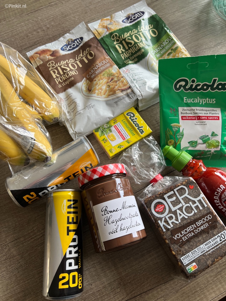 De herfstvakantie is inmiddels afgelopen, maar natuurlijk heb ik van de afgelopen week weer diverse foto's gemaakt. Tijd weer voor een nieuwe Weekly Diary - week 42 2021. Wij zijn gezellig een dagje wezen winkelen in Utrecht en er zijn weer diverse mooie producten binnengekomen.