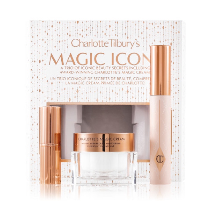De nieuwe Charlotte Tilbury Holiday Collection 2021 is inmiddels volop verkrijgbaar, allemaal prachtige sets met haar bestsellers of juist nieuwe lanceringen. Ik heb een aantal sets gekocht en ontvangen, plus ik deel een aantal favorieten die ik zelf nog op het oog heb. In dit artikel laat ik dus niet alle sets zien, daarvoor kan je het beste op de website van Charlotte Tilbury kijken (er is serieus zoveel keuze).