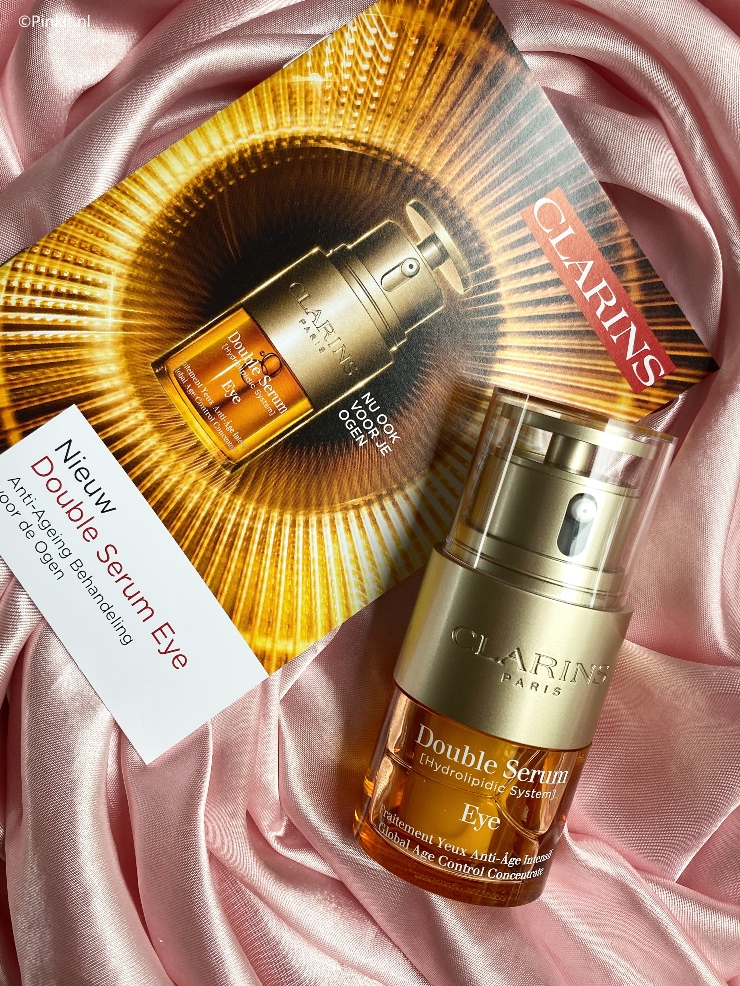 In augustus heeft Clarins het nieuwe Double Serum Eye gelanceerd, dit product ben ik vanaf dat moment natuurlijk gelijk gaan testen. Tijdens mijn huidverzorgingsroutine gebruik ik nu het Double Serum voor mijn gezicht en het nieuwe Double Serum Eye voor mijn oogcontouren #powercouple. 