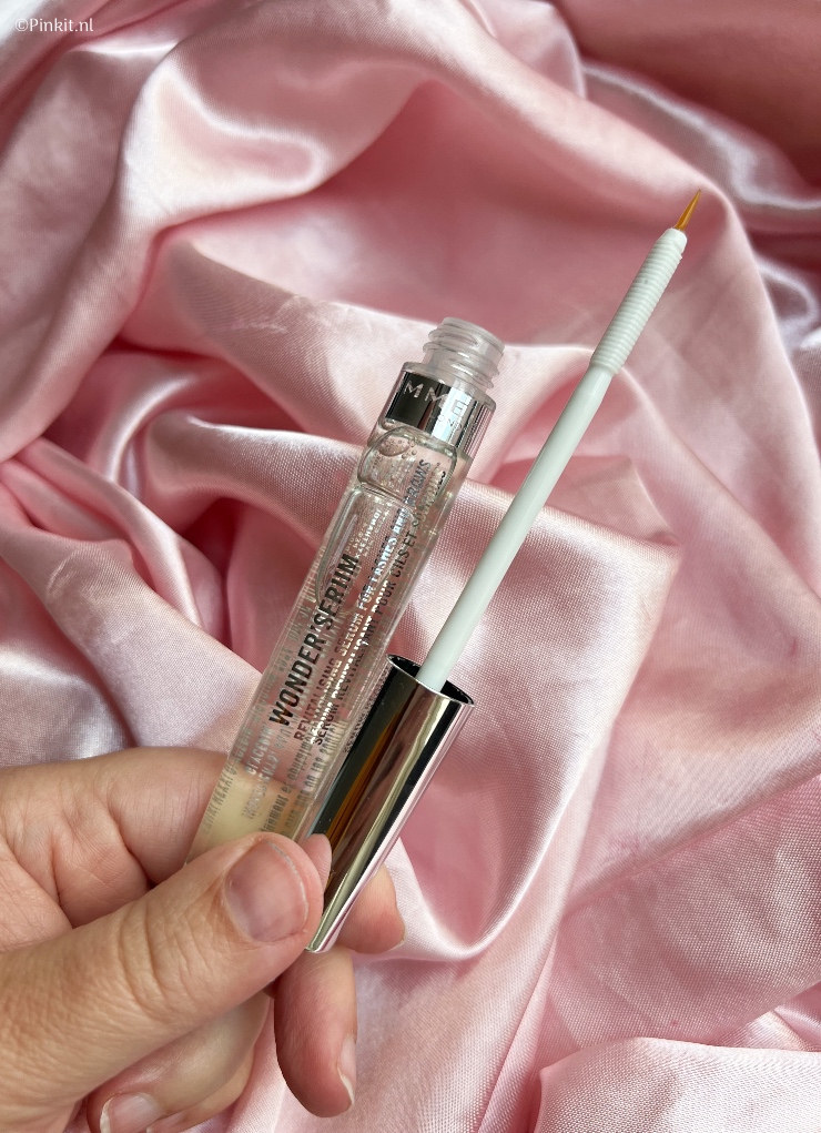 Het leuke én vooral betaalbare merk Rimmel London heeft de afgelopen weken maar liefst drie nieuwe lanceringen uitgebracht: The Multi-Tasker Concealer, Wonder’Serum & Wonder’Extension Lash Extention Effect Mascara.