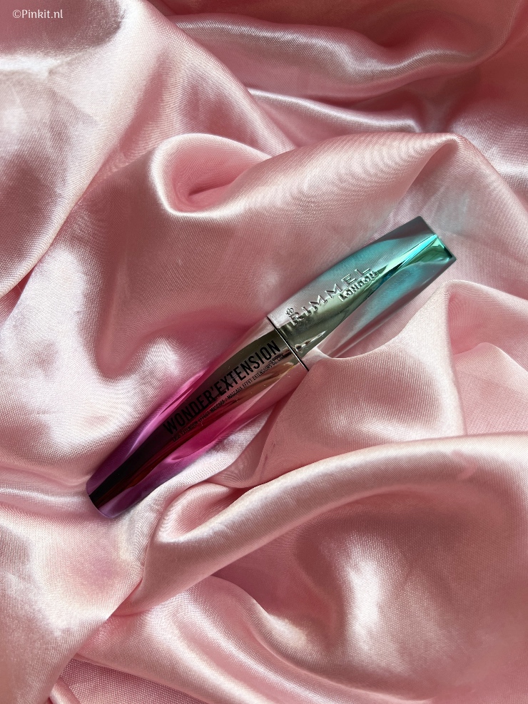 Het leuke én vooral betaalbare merk Rimmel London heeft de afgelopen weken maar liefst drie nieuwe lanceringen uitgebracht: The Multi-Tasker Concealer, Wonder’Serum & Wonder’Extension Lash Extention Effect Mascara.