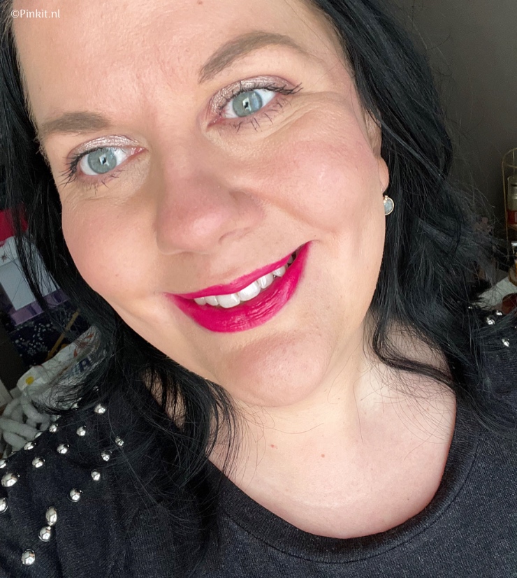 Het leuke én vooral betaalbare merk Rimmel London heeft de afgelopen weken maar liefst drie nieuwe lanceringen uitgebracht: The Multi-Tasker Concealer, Wonder’Serum & Wonder’Extension Lash Extention Effect Mascara.