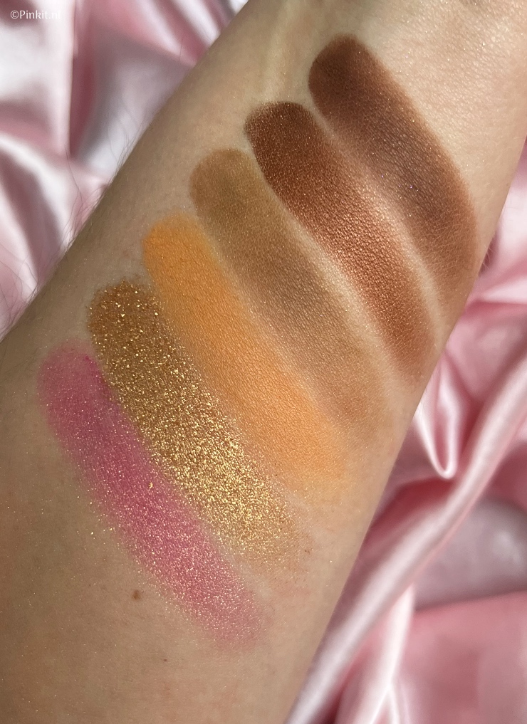 De nieuwe 24K Birthday Collection van Kylie Cosmetics is al een tijdje verkrijgbaar in Amerika. En ik dacht eigenlijk dat deze limited edition niet naar Nederland zou komen, maar ineens stonden de producten online bij Douglas.nl. Mijn bestelling was direct geplaatst en even later kwam er ook een PR pakket binnen, zo kan ik jullie alle items uit de Kylie Cosmetics 24K Birthday Collection laten zien
