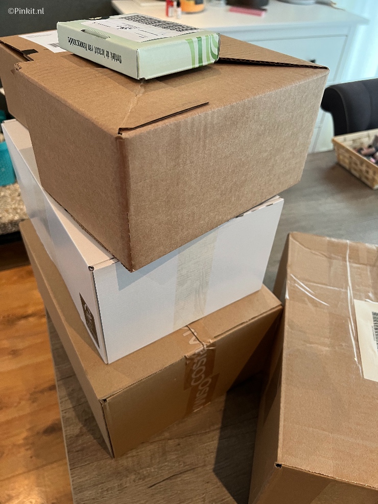 Goedemorgen, hopelijk hebben jullie een fijn weekend gehad? De afgelopen week heb ik weer diverse foto's gemaakt, voor een nieuwe Weekly Diary - week 43 2021. Zo gingen wij gezellig uiteten, ging ik aan de slag met mijn beautykamer en gingen wij op kraamvisite.