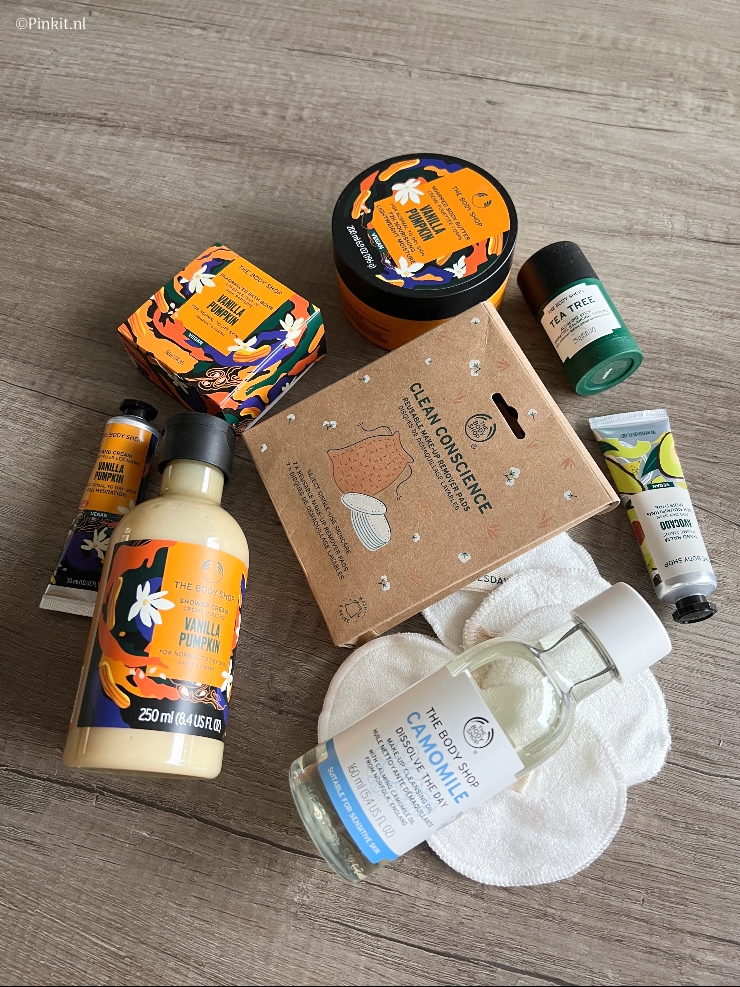 Goedemorgen, hopelijk hebben jullie een fijn weekend gehad? De afgelopen week heb ik weer diverse foto's gemaakt, voor een nieuwe Weekly Diary - week 43 2021. Zo gingen wij gezellig uiteten, ging ik aan de slag met mijn beautykamer en gingen wij op kraamvisite.