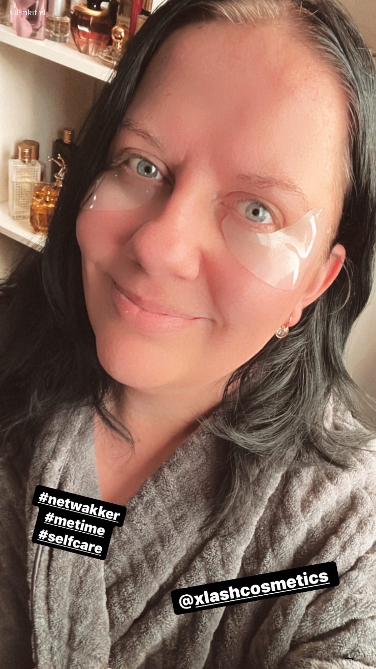 Van het merk Xlash Cosmetics heb ik een aantal weken terug een pakket ontvangen met diverse producten om mee aan de slag te gaan. Ik had nog nooit eerder van dit merk gehoord, maar in het pakket zat echt van alles, denk aan mascara's, wenkbrauwproducten, wimperserum en de Rejuvenating Eye Gels...daar ga ik het in dit artikel over hebben.