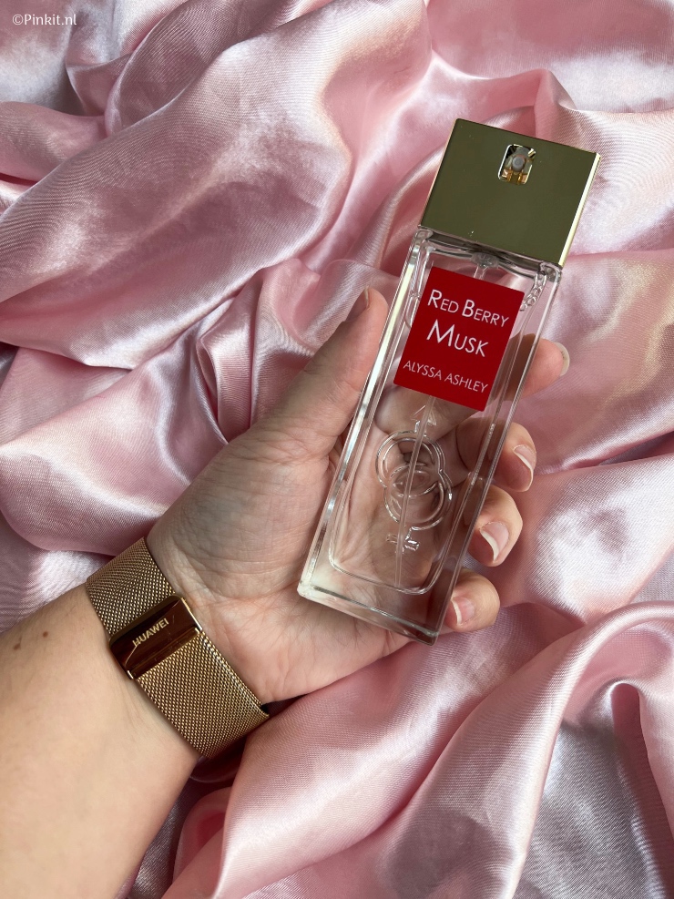 Volgens mij is bijna iedereen wel bekend met de populaire Musk lijn van het merk Alyssa Ashley, ook op Pinkit.nl heb ik daar al eerder over geschreven. Er zijn twee nieuwe flankers gelanceerd genaamd Red Berry Musk & Cedro Musk, beide heb ik ontvangen om te proberen.