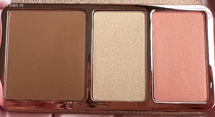 Een nieuwere lancering van Anastasia Beverly Hills is het mooi Face Palette in drie kleur-varianten: Italian Summer, Off To Costa Rica & Tropical Getaway. Ik heb het Italian Summer Face Palette ontvangen en ben daar gelijk mee aan de slag gegaan. Benieuwd naar de swatches? Kijk dan zeker even verder...