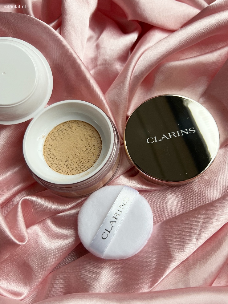 Sinds een paar weken heb ik drie nieuwe lancering van Clarins in gebruik, voor het testen van de Skin Illusion Velvet, Evet Matte Compact Powder & Ever Matte Loose Powder heb ik even de tijd genomen. Inmiddels zijn deze producten verkrijgbaar en in dit artikel vertel ik daar ook wat meer over.