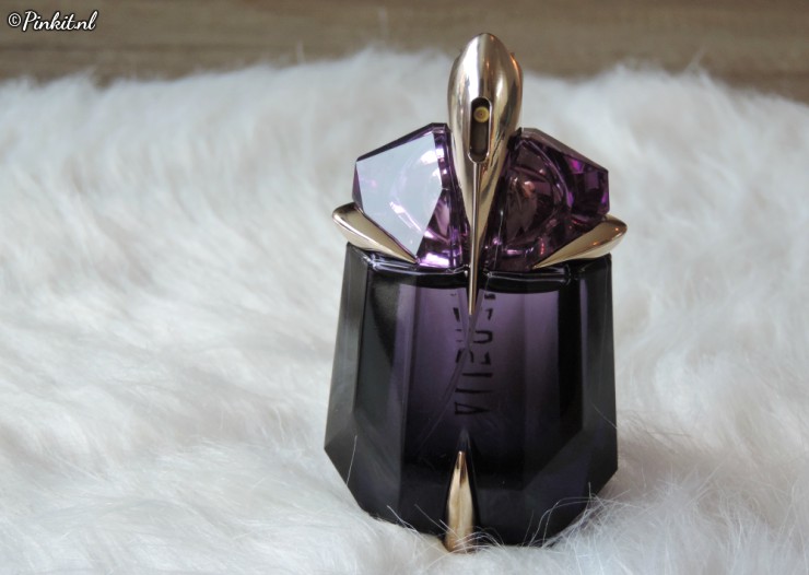 De afgelopen weken zijn er weer diverse nieuwe parfums in mijn collectie gekomen, maar er zijn ook parfums die ik al jaren met liefde regelmatig draag. Tijd dus weer om een aantal parfum aanraders van dit moment met jullie te delen...