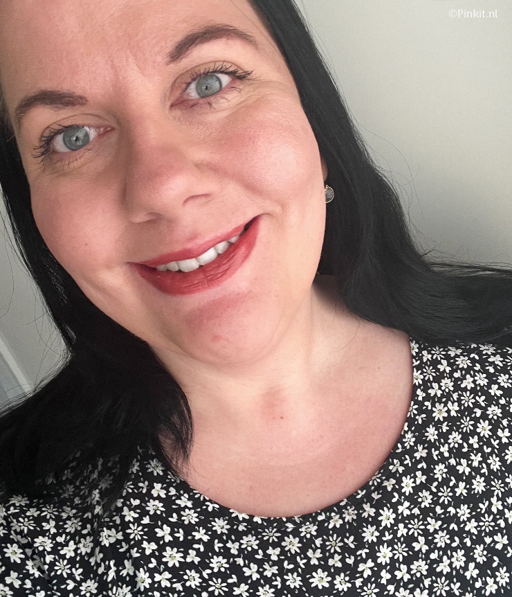 Queen Tarzi lanceerde eind 2021 The Royal Mascara in twee varianten: Volumizing & Lengthening. Zo kan je gemakkelijk zelf de gewenste mascara kiezen die het beste bij jouw wimpers passen. Ik heb beide mascara's al enkele weken in gebruik en in dit artikel vertel ik daar wat meer over...