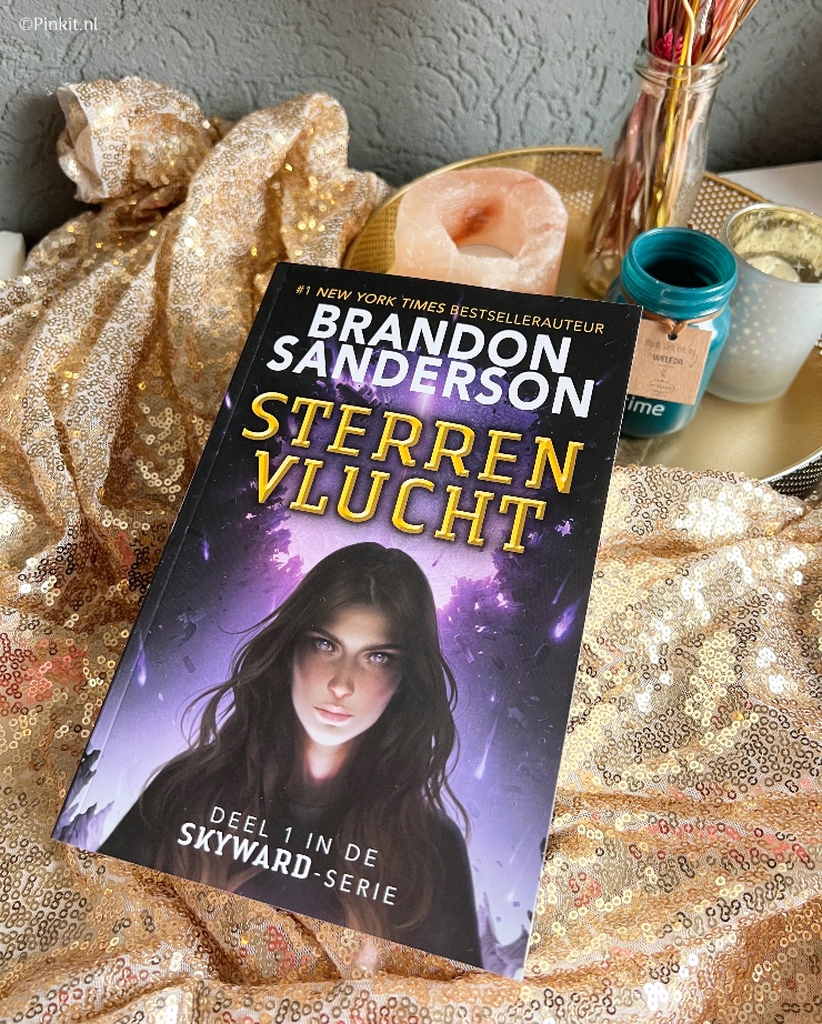 Sterrenvlucht – Brandon Sanderson (Skyward deel 1)