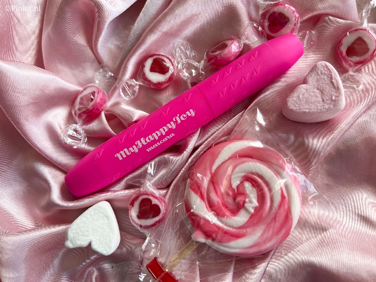 Na het succes van MyToyBoy Mascara lanceert Diego Dalla Palma een nieuwe variant, genaamd MyHappyToy Mascara. Natuurlijk valt eerst het uiterlijk van deze mascara op, maar ik ben vooral benieuwd naar de kwaliteit. De afgelopen dagen ben ik deze mascara gaan testen en in dit artikel vertel ik daar wat meer over...
