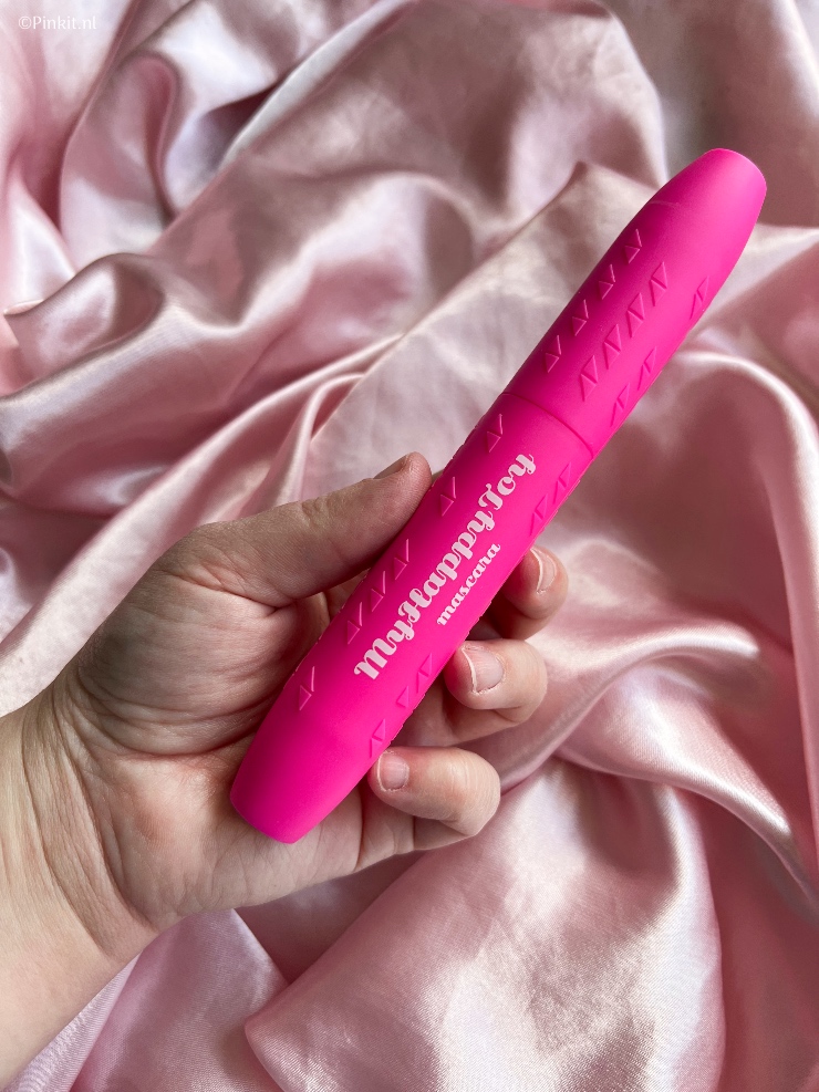 Na het succes van MyToyBoy Mascara lanceert Diego Dalla Palma een nieuwe variant, genaamd MyHappyToy Mascara. Natuurlijk valt eerst het uiterlijk van deze mascara op, maar ik ben vooral benieuwd naar de kwaliteit. De afgelopen dagen ben ik deze mascara gaan testen en in dit artikel vertel ik daar wat meer over...