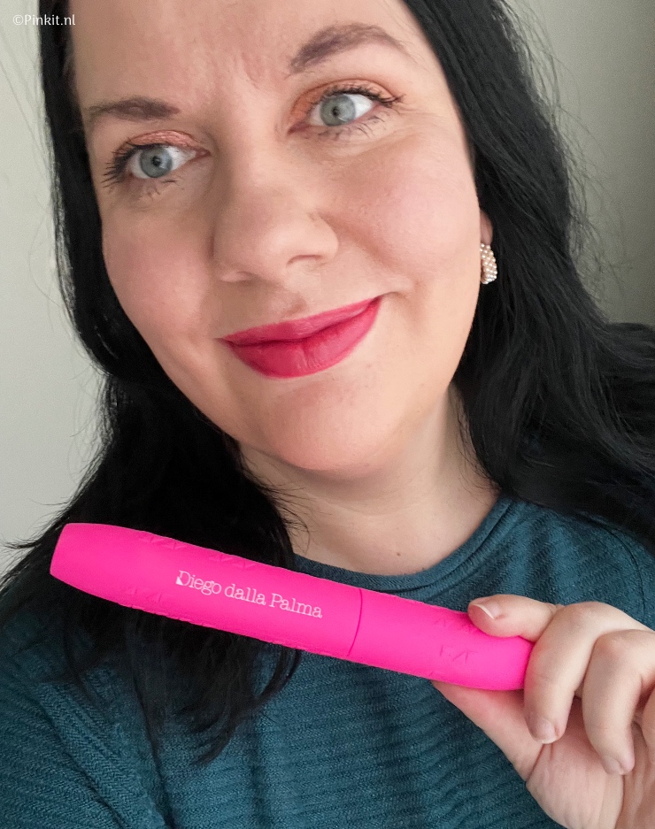 Na het succes van MyToyBoy Mascara lanceert Diego Dalla Palma een nieuwe variant, genaamd MyHappyToy Mascara. Natuurlijk valt eerst het uiterlijk van deze mascara op, maar ik ben vooral benieuwd naar de kwaliteit. De afgelopen dagen ben ik deze mascara gaan testen en in dit artikel vertel ik daar wat meer over...