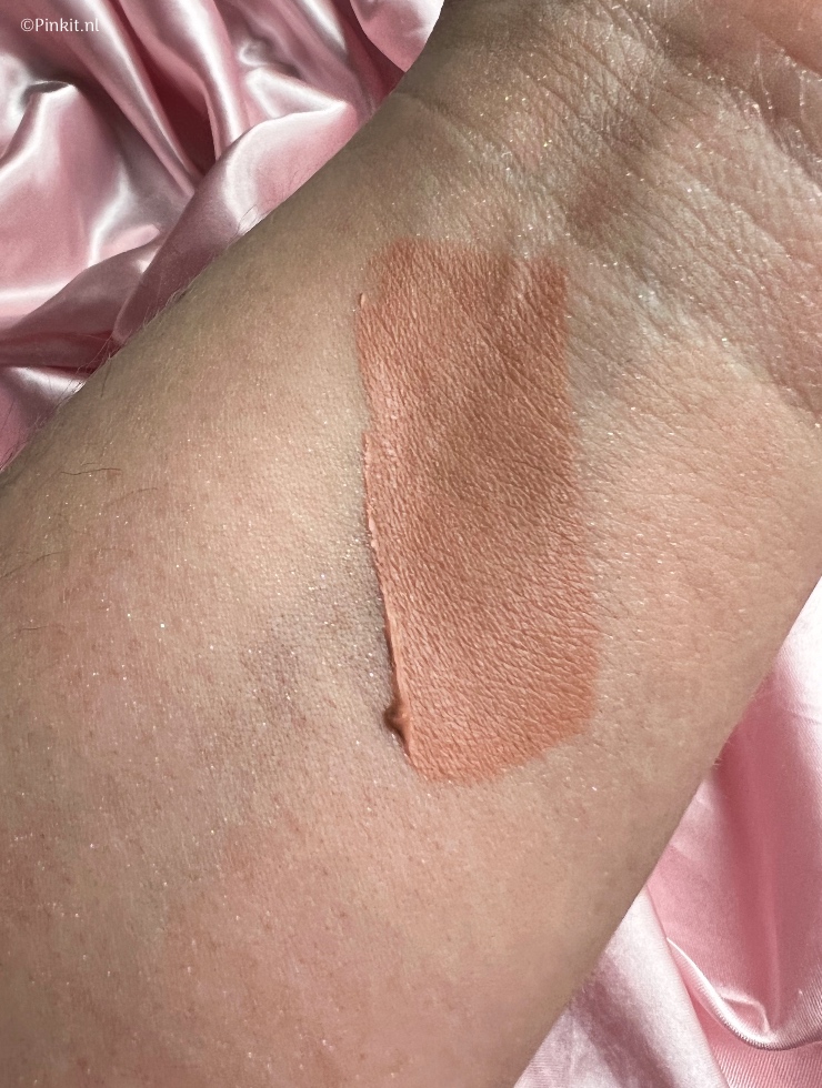 Deze maand is er een perspakket binnengekomen met daarin diverse producten van het merk Affect. Ik had nog nooit eerder van dit Poolse make-up merk gehoord, tijd dus om daar verandering in te gaan brengen!