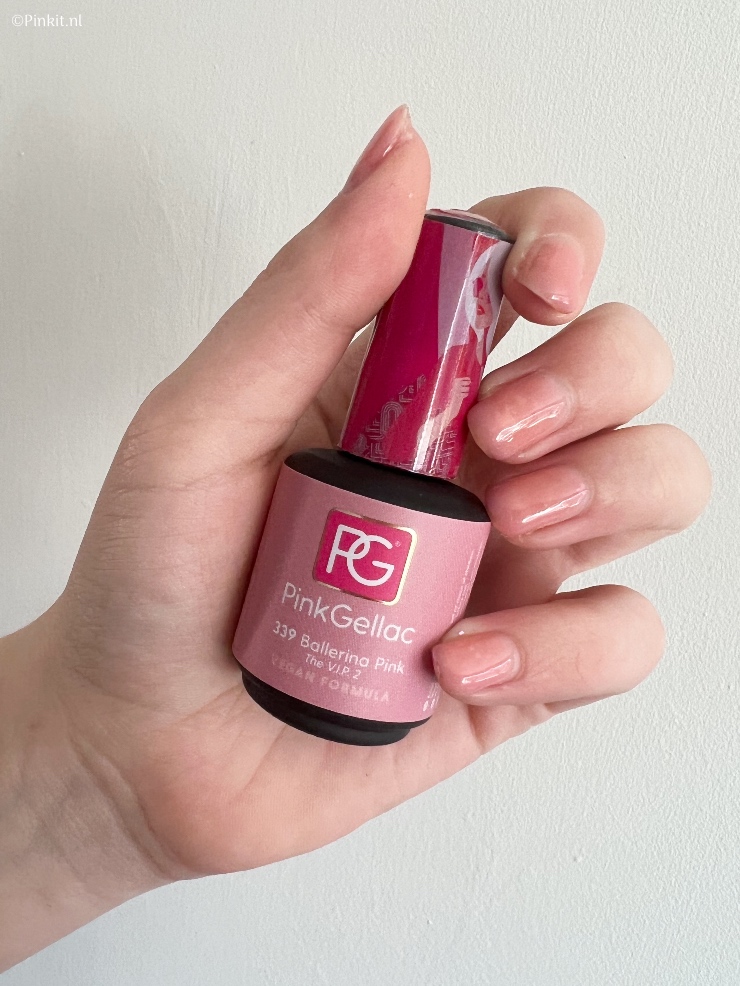 Did somebody say PINK? De nieuwe Pink Gellac V.I.P. 2 collectie bevat vijf nieuwe iconische kleuren die je rechtstreeks naar Pink Heaven sturen! Bruisende neon tinten en zachte, gedempte kleuren: De V.I.P. 2 collectie is de nieuwe essential voor elke Pink-A-Holic. 