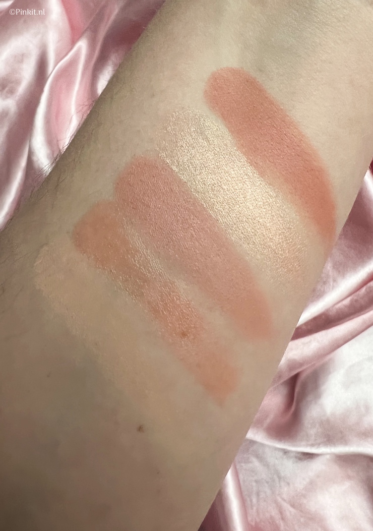 De producten van Trinny London heb ik vorig jaar leren kennen en gebruik ik ook regelmatig. Deze maand kwam er een pakketje binnen, met diverse producten om een Natural Glow Look mee te maken. In dit artikel vertel ik wat meer over deze produten, waarmee je in een mum van tijd een look kan creëren.