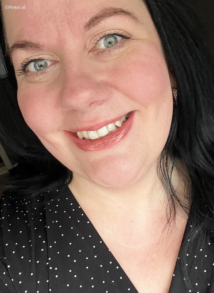 De producten van Trinny London heb ik vorig jaar leren kennen en gebruik ik ook regelmatig. Deze maand kwam er een pakketje binnen, met diverse producten om een Natural Glow Look mee te maken. In dit artikel vertel ik wat meer over deze produten, waarmee je in een mum van tijd een look kan creëren.
