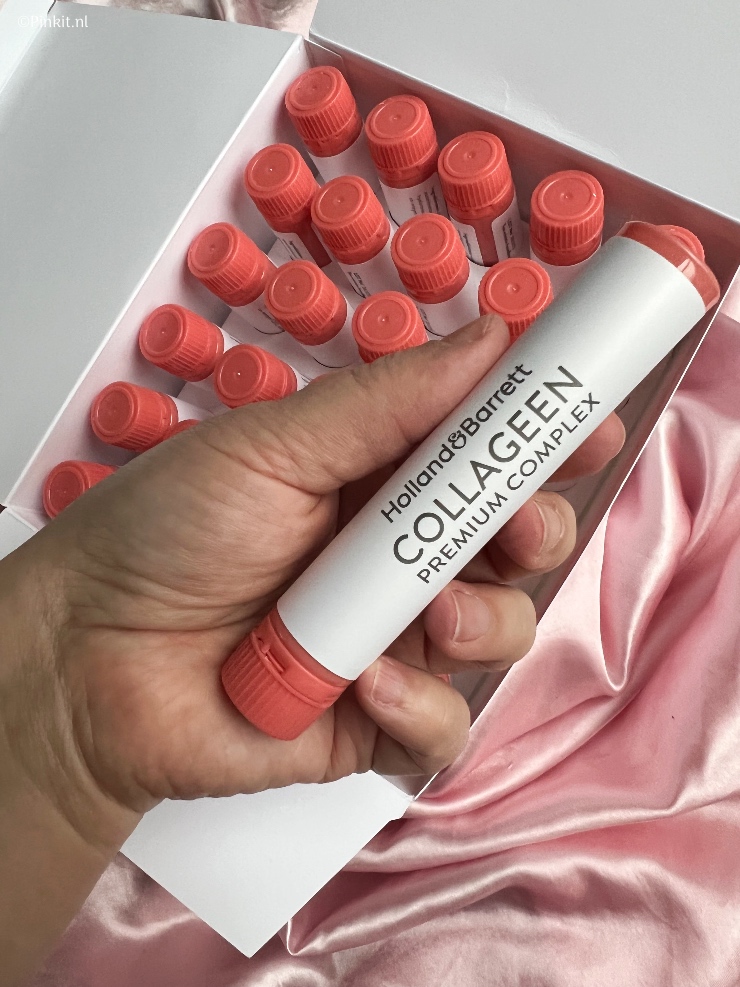 Een mooie en stralende huid, wie wilt dat niet? Om deze reden is collageen dé gezondheidstrend van het moment. Holland & Barrett lanceerde hun eigen merk collageen, bestaande uit verschillende ingrediënten en varianten. Als grootste gezondheidsretailer biedt Holland & Barrett al lange tijd een ruim assortiment aan verschillende typen collageen supplementen. Met trots presenteren zij nu een eigen merk collageen van hoogwaardige kwaliteit voor een stralende huid, glanzend haar en mooie nagels.