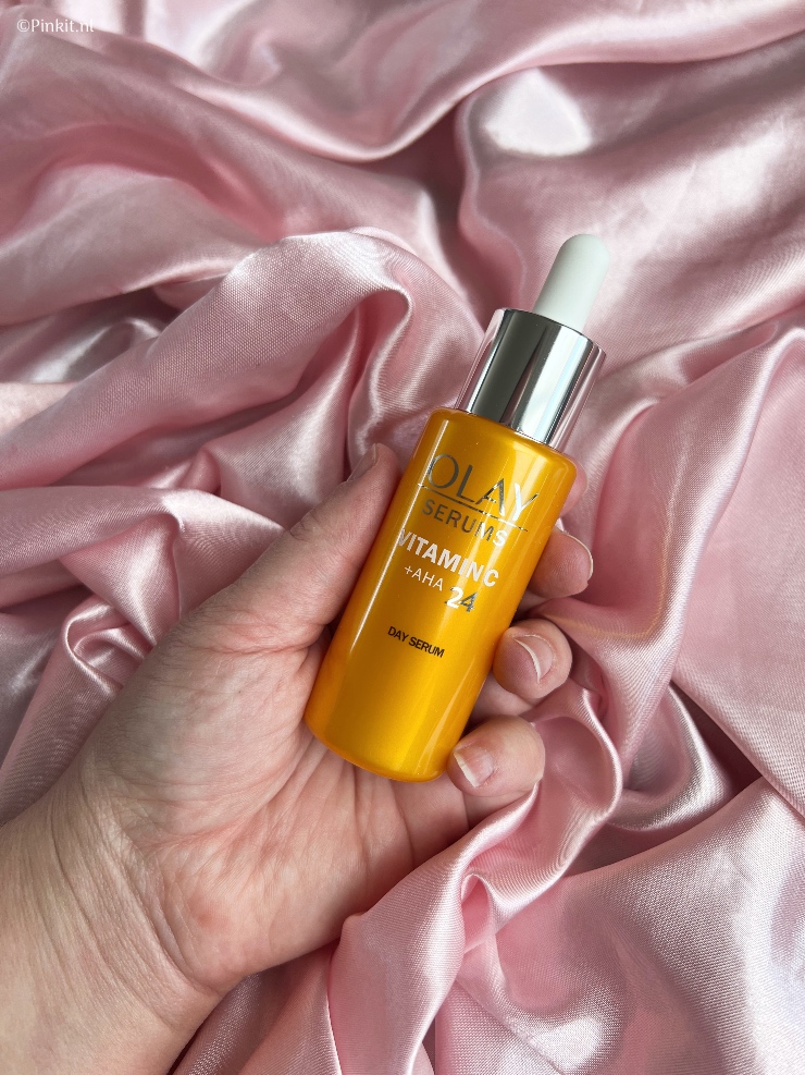 Begin de lente stralend en vol energie met de Vitamine C + AHA24 collectie! Deze nieuwe lijn van Olay bestrijdt een doffe huid en verbetert de uitstraling, zodat jij met een extra boost de lente dagen tegemoet gaat. Klinkt al goed toch? Beide producten heb ik ontvangen om te proberen en ik mag ook een setje aan één van jullie weggeven...