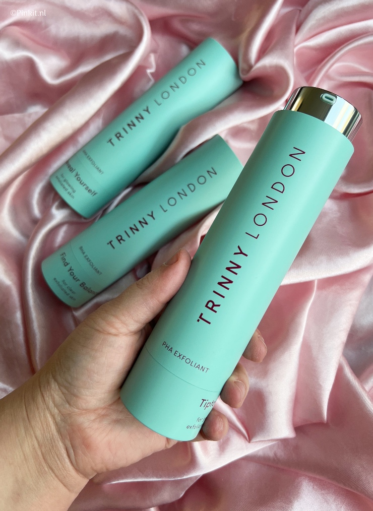 Nog niet zo lang geleden heb ik geschreven over Chapter 1 - Cleansers, die Trinny London heeft gelanceerd. Maar het is alweer tijd voor het volgende hoofdstuk, namelijk Chapter 2 - Exfoliants. Deze producten zijn al even te koop, maar zoals gewoonlijk test ik huidverzorging altijd eerst een tijdje goed uit. In dit artikel vertel ik meer over het nieuwe hoofdstuk van Trinny London...