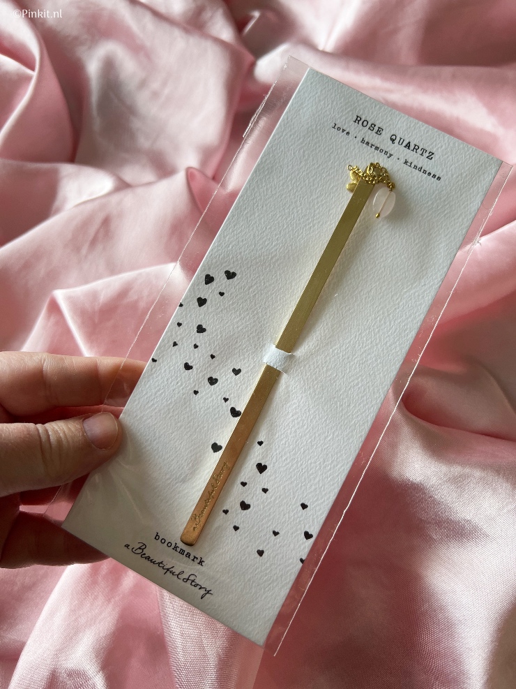Op 8 mei is het bijna overal Moederdag. Een speciale dag voor álle moeders. Voor de liefste moeders, bijna moeders, bonus moeders, nooit moeders, single moeders, schoonmoeders, wannabe moeders en grootmoeders. Een mooie gelegenheid om liefde en dankbaarheid te tonen. In de Spring Summer-collectie van A Beautiful Story vind je de mooiste moederdagcadeaus. Natuurlijk zijn deze items geschikt voor elke gelegenheid of gewoon om iets moois voor jezelf te kopen.