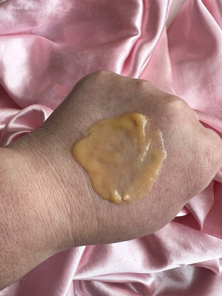 Nog niet zo lang geleden heb ik geschreven over mijn favoriete cleansing balms van dit moment, daar zat ook de Alpha-H Melting Moment Cleansing Balm tussen. Maar dit product verdient een eigen artikel, dus in dit artikel vertel ik hier iets meer over...