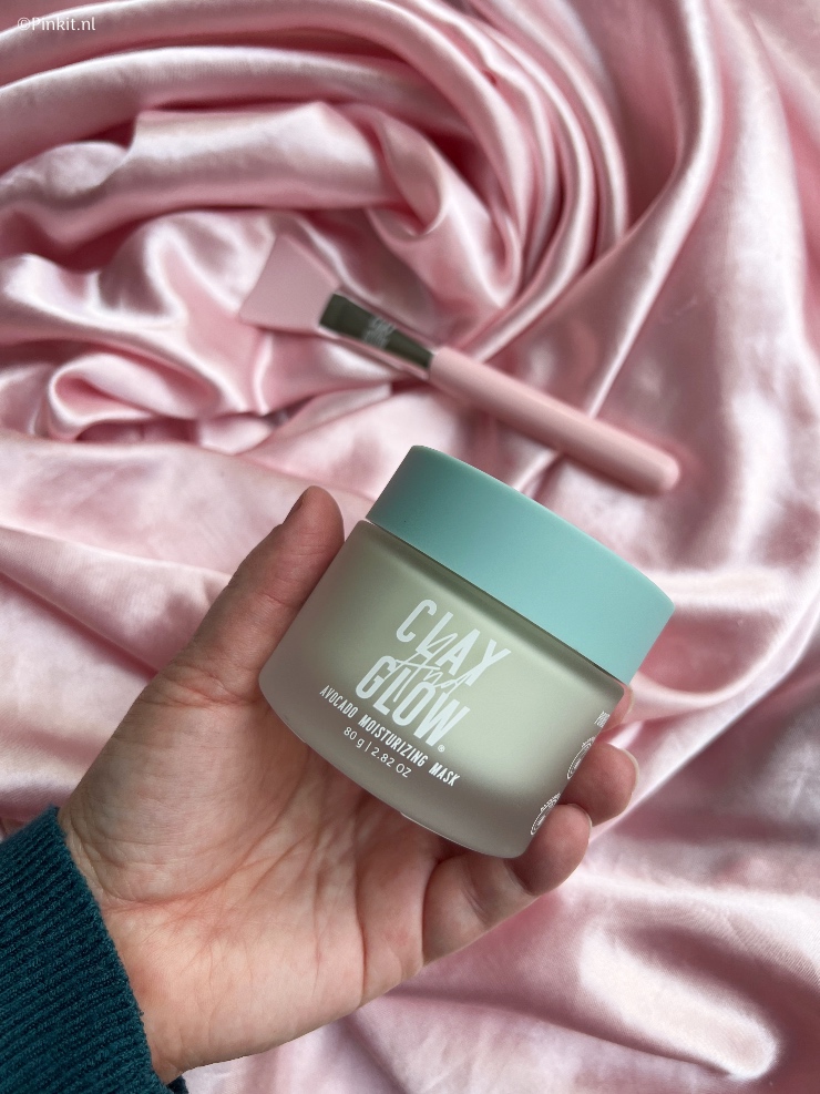 Inmiddels heb ik bijna alle producten van Clay And Glow getest, er staan hier op Pinkit.nl ook al een aantal reviews online. De nieuwste lancering is het Avocado Moisturizing Mask, een perfecte match met mijn droge huidje!