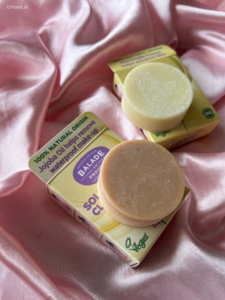 Balade en Provence, het Franse 100% biologische merk, maakt al sinds 2018 huid- en haarverzorging in de vorm van beauty bars. Daar worden nu vier nieuwe beauty bars aan toegevoegd, met een tweetal primeurs: de allereerste solid nachtcrème en solid oogcrème. Ik heb al eerder over de producten van Balade en Provence geschreven en alles ruikt zo waanzinnig lekker en is ook nog eens heel fijn en goed in gebruik.
