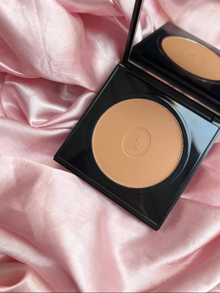 De nieuwe Sothys Nude Collection Maquillage Spring/Summer 2022 make-up collectie is inmiddels verkrijgbaar, ik ben natuurlijk met de producten weer aan de slag gegaan. Zoals de naam het al verklapt is het een nude/neutrale collectie en ik hou van dat soort tinten, in dit artikel vertel ik wat meer over de producten die in deze collectie zitten.