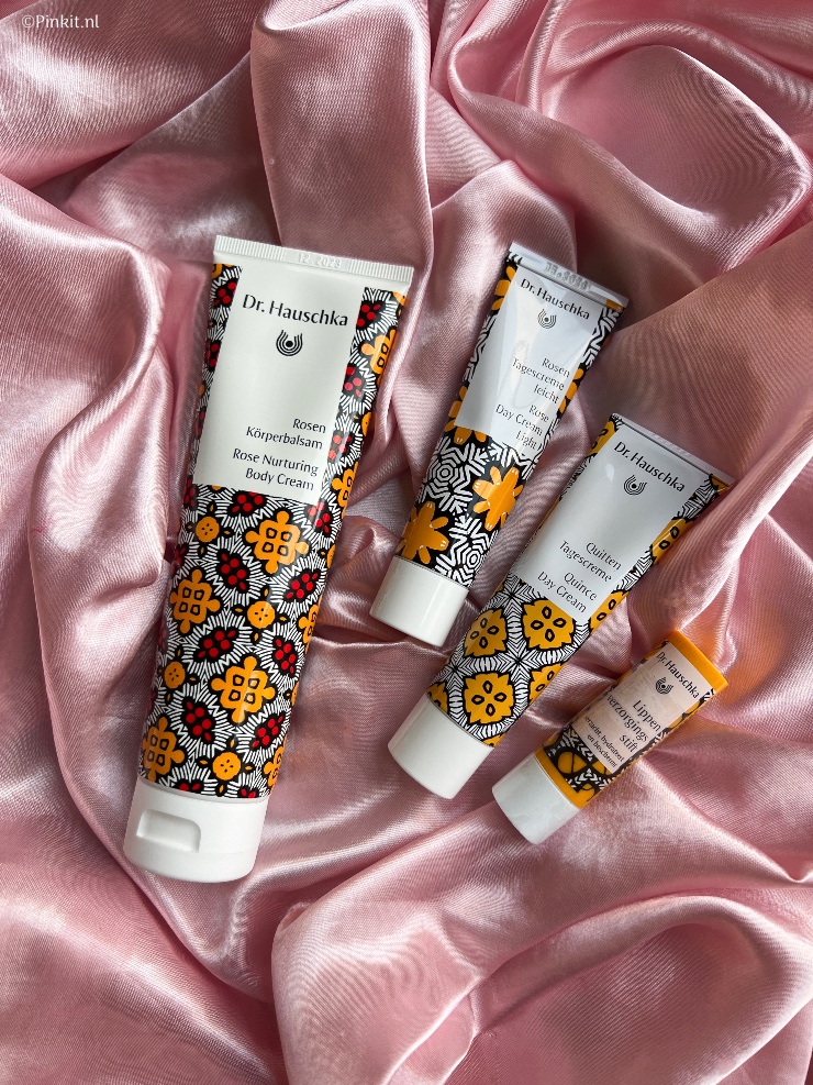 Natuurlijk valt als eerste de mooie en originele verpakking op van de nieuwe Dr. Hauschka limited edition, deze is geïnspireerd op Afrika en bestaat uit vier producten. In dit artikel vertel ik daar wat meer over...