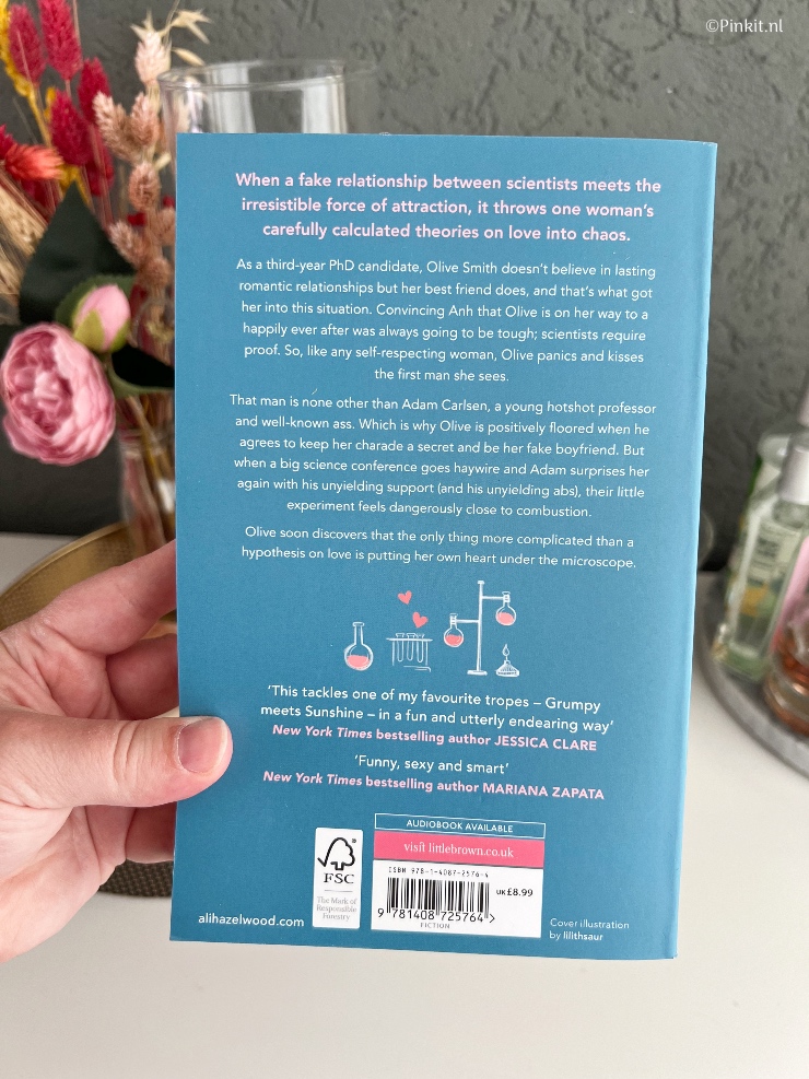 Één van mijn favoriete boeken op dit moment? Dat is absoluut The Love Hypothesis van Ali Hazelwood. Ik heb dit boek inmiddels ook al meerdere keren gelezen en dat in een korte tijd. In dit artikel vertel ik meer over dit populaire boek, maar ik vertel ook gelijk hoe je kans maakt om een exemplaar te winnen.