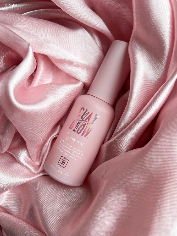 Er is weer een nieuw product aan het Clay and Glow assortiment toegevoegd, namelijk de Protecting Face Sunscreen SPF30. Dit product mag natuurlijk niet ontbreken in je huidverzorgingsroutine en is het gehele jaar door dagelijks te gebruiken.