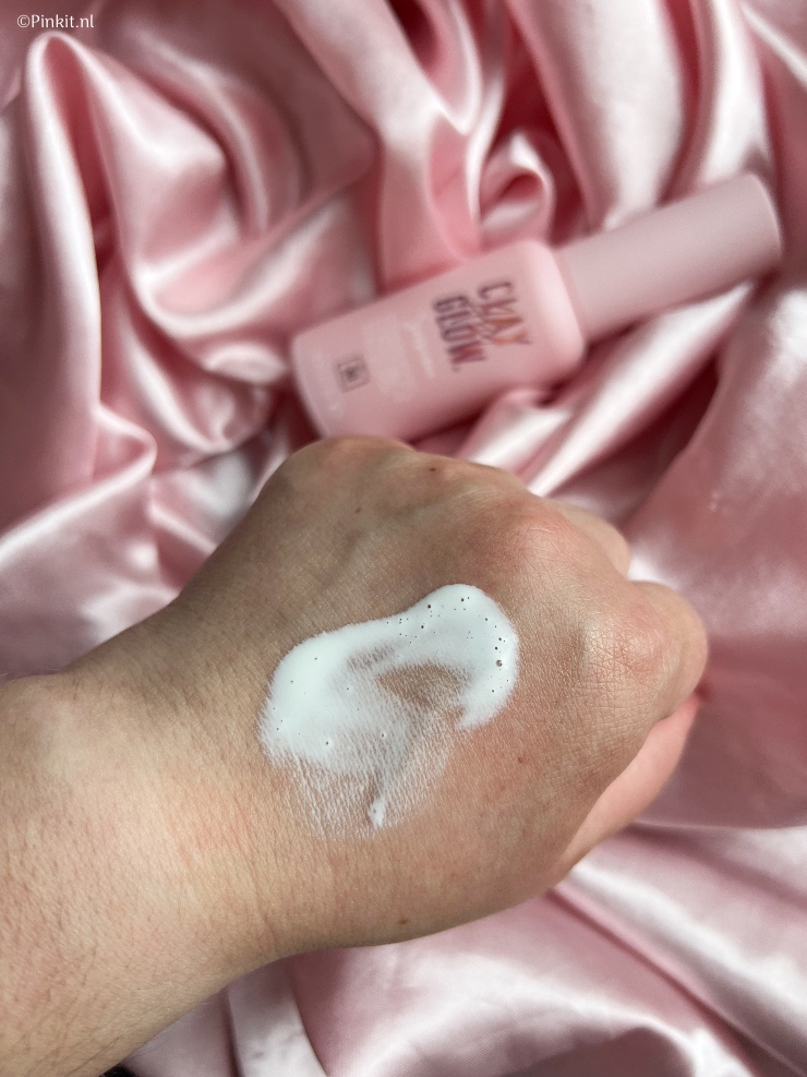 Er is weer een nieuw product aan het Clay and Glow assortiment toegevoegd, namelijk de Protecting Face Sunscreen SPF30. Dit product mag natuurlijk niet ontbreken in je huidverzorgingsroutine en is het gehele jaar door dagelijks te gebruiken. 