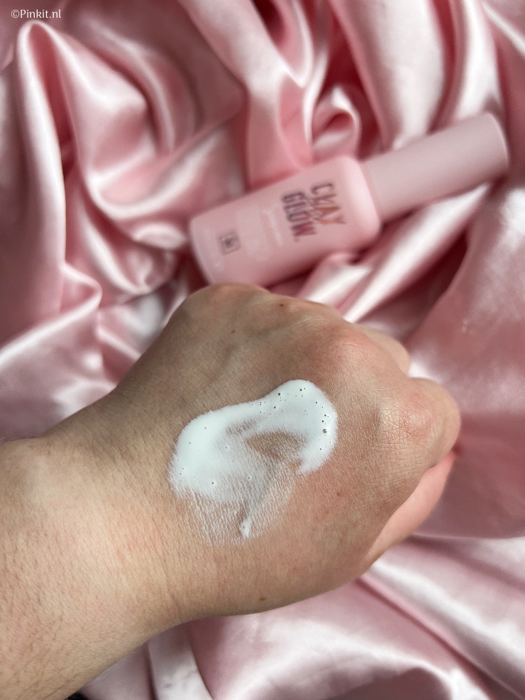 Er is weer een nieuw product aan het Clay and Glow assortiment toegevoegd, namelijk de Protecting Face Sunscreen SPF30. Dit product mag natuurlijk niet ontbreken in je huidverzorgingsroutine en is het gehele jaar door dagelijks te gebruiken.