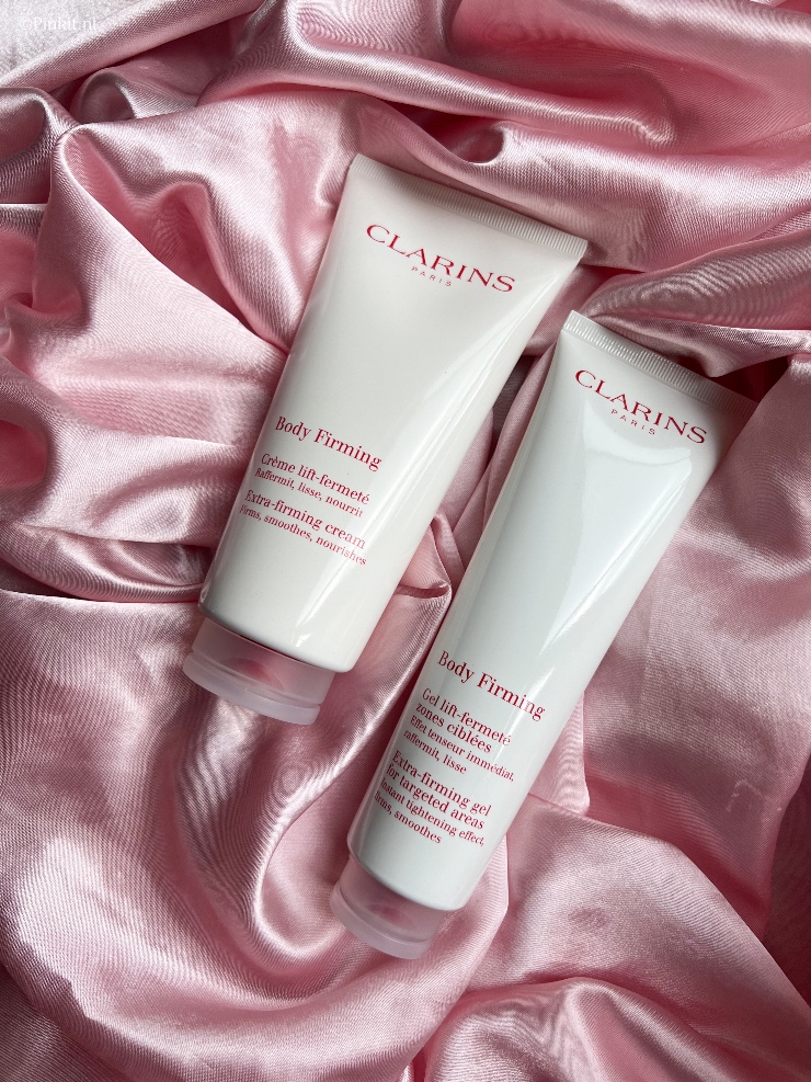 Een tijdje geleden is er een pakket binnengekomen met daarin diverse nieuwe Clarins lichaamsverzorging. Naast een toffe beautytool, lanceert Clarins ook nieuwe producten voor het gezicht en lichaam. Ik ben natuurlijk met alle producten lekker aan de slag gegaan (zo'n straf soms dat testen haha!) en in dit artikel vertel ik daar wat meer over...