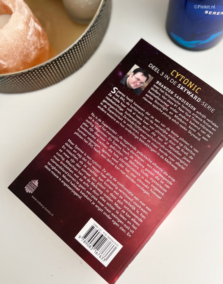 Het was even wachten op het boek Cytonic van Brandon Sanderson, dit is inmiddels alweer het derde deel uit de Skyward serie. Over de andere twee boeken heb ik hier op Pinkit.nl al eerder geschreven, tijd dus om in Cytonic te duiken!