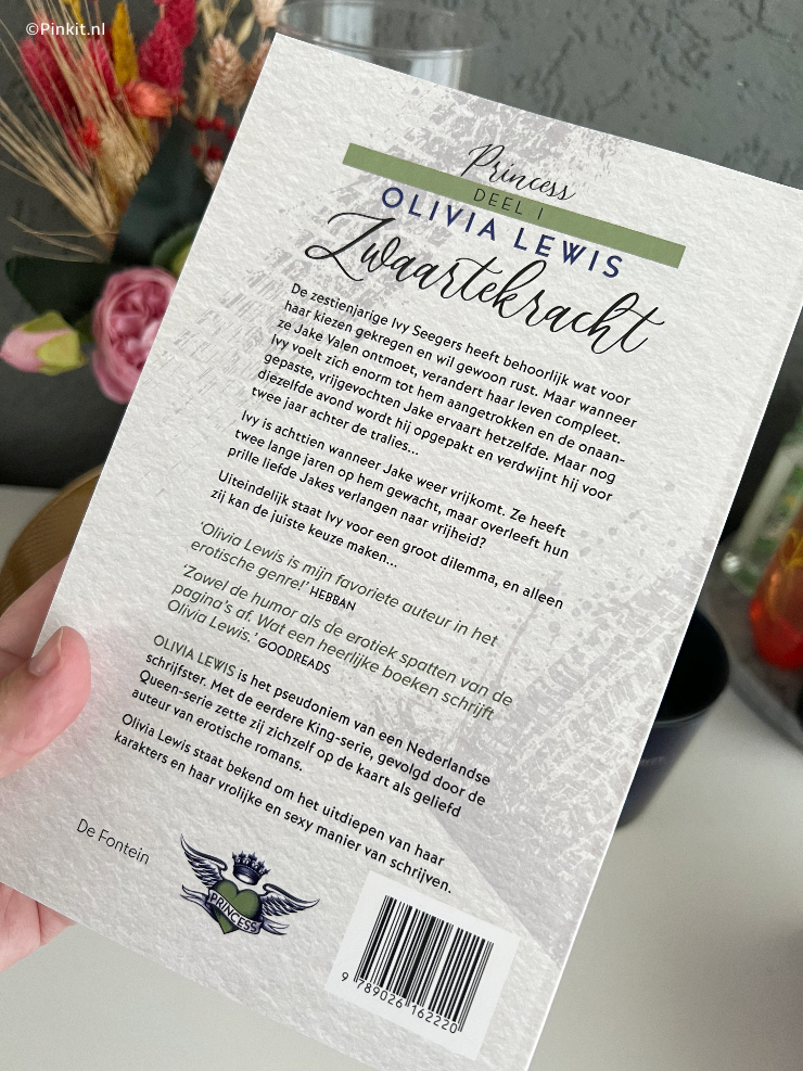 Zet je schrap, want Olivia Lewis is terug met een zinderend liefdesverhaal! Zwaartekracht, deel 1 in de nieuwe Princess-serie. Zwijmel mee met het verhaal van Ivy en Jake: seks, humor & totale chaos!