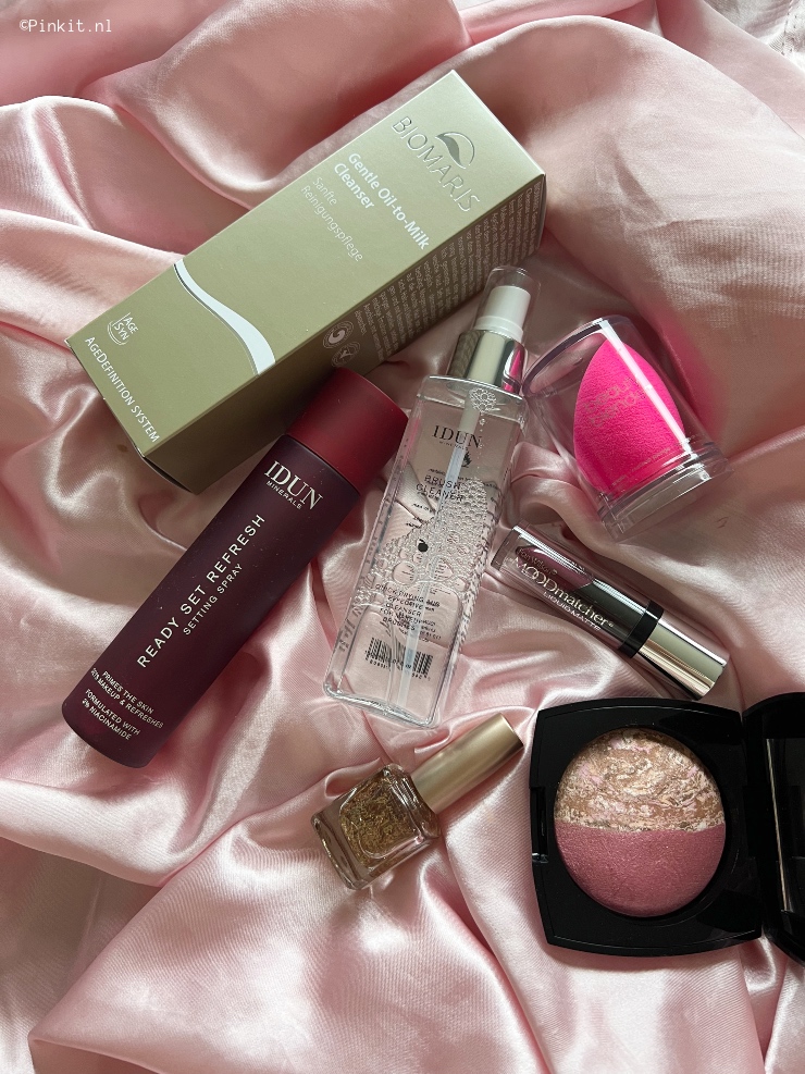 Dat ik graag online winkel is voor veel volgers geen verrassing, zo bestel ik bijna alle beauty producten voor Pinkit.nl online omdat het overzichterlijker is en het kan gewoon op de bank vanachter mijn laptop. Nog niet zolang geleden heb ik een bestelling geplaatst bij Beautywinkel.nl en dat was met een reden, namelijk om de lancering van de vernieuwde webshop te vieren