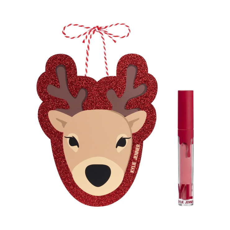 Kylie Cosmetics introduceert met trots de Kylie Holiday Collection met een reeks nieuwe en favoriete producten van Kylie Jenner. De limited edition collectie, die momenteel al exclusief bij Douglas verkrijgbaar is, brengt het feestseizoen tot leven met feestelijke verpakkingen en levendige kleuren die zijn ontworpen om je party glow te versterken! De gehele collectie is clean, vegan, dierproefvrij, parabenenvrij en glutenvrij.